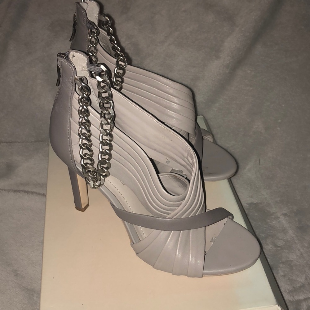 BCBG - Sandals w/ankle chain